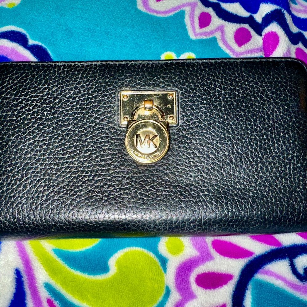 Micheall Kors Lock Wallet